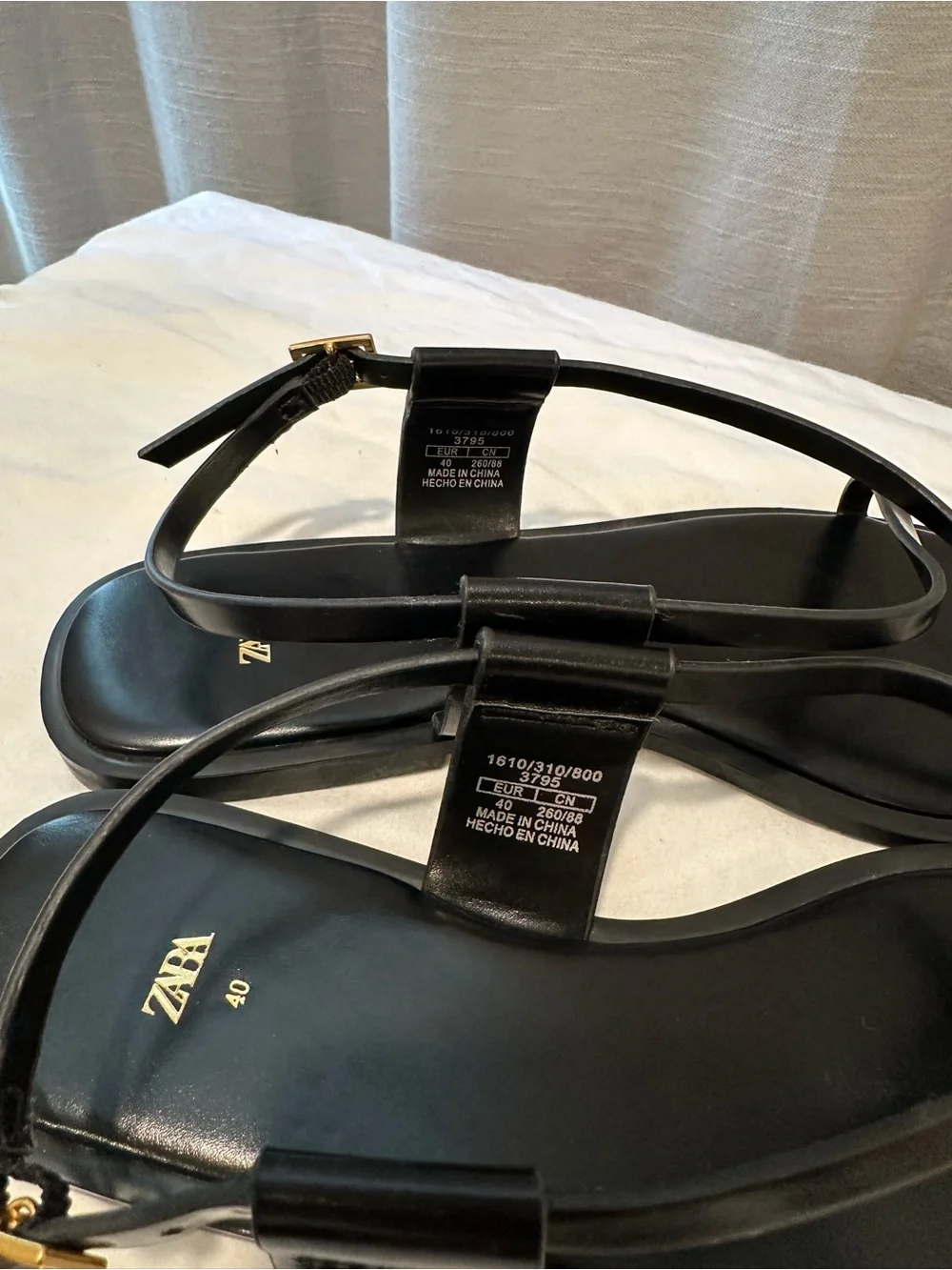 Zara Flat Strappy Sandals with Metal Embellishment Black Gold Toe-Ring Accent - Picture 3 of 4